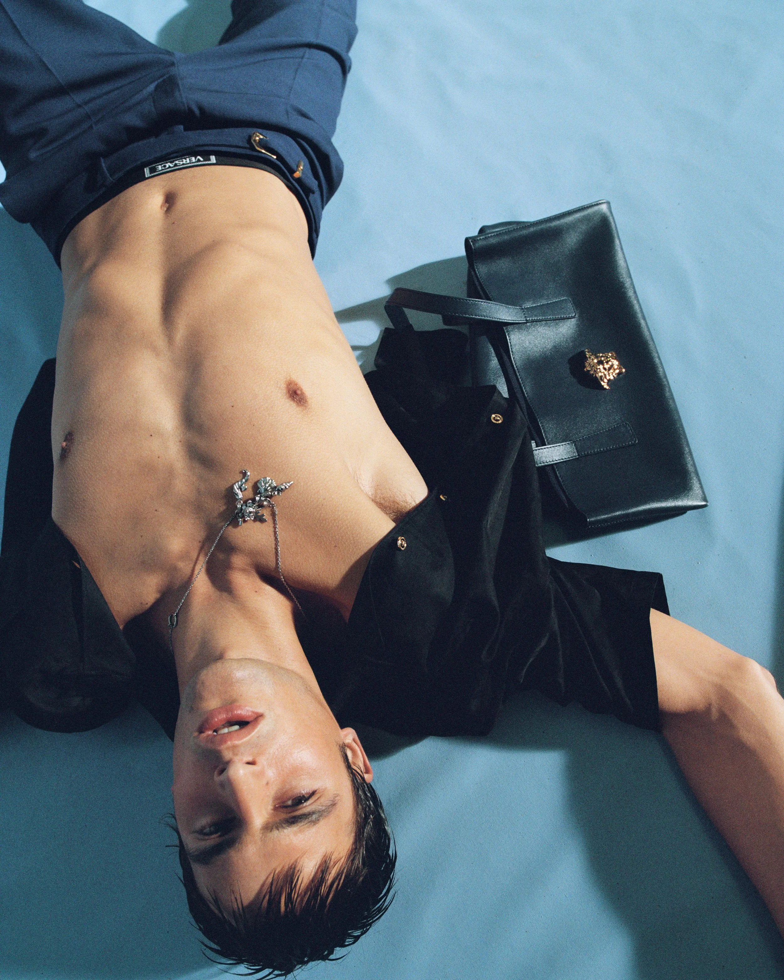 DIVE INTO VERSACE'S LATEST LA VACANZA 2025 COLLECTION:TAKING US